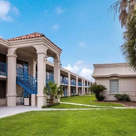 Travelodge By Wyndham Baton Rouge East מראה חיצוני תמונה
