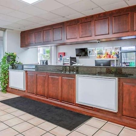 Travelodge By Wyndham Baton Rouge East מראה פנימי תמונה